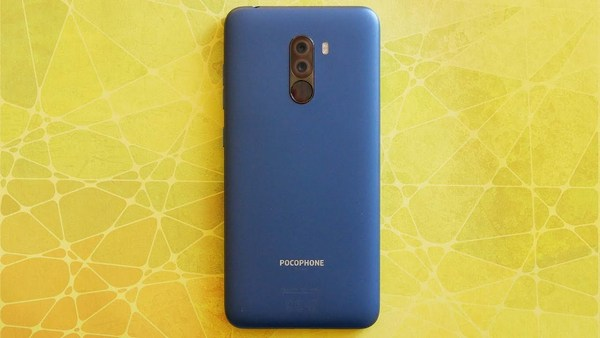 Основная камера Покофона Ф1 Внешний вид основного фотомодуля Pocophone F1