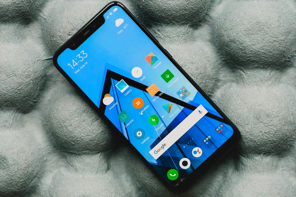 Экран Xiaomi Pocophone F1 Внешний вид смартфона Poco F1